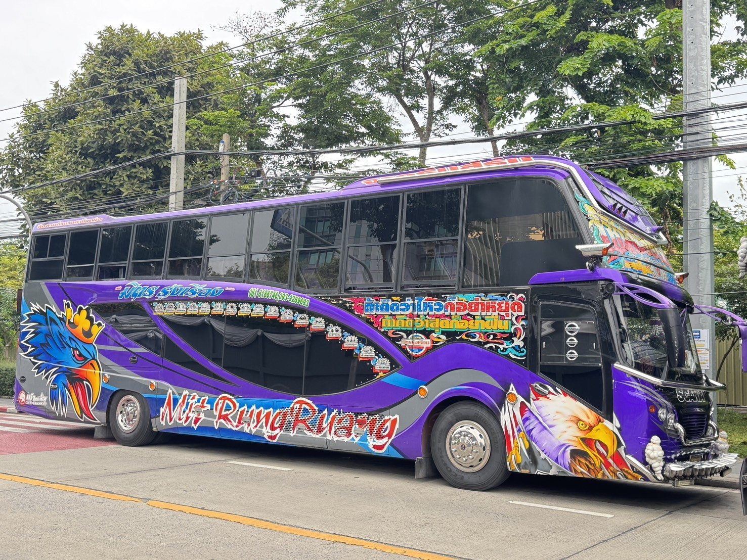 รถบัสพัดลม 40 ที่นั่ง สำหรับบริการรับ-ส่งพนักงานรายเดือน